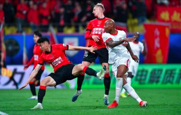 hth-1-0！中场核心角球破门一剑封喉 上赛季第3两连胜领跑中超|罗慕洛|成都|牟鹏飞|韦世豪|杨明洋_新浪体育_新浪新闻