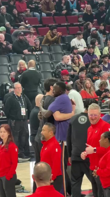 hth体育下载-好兄弟别来无恙！小吧捕捉到杨瀚森和马卢阿奇热情打招呼~