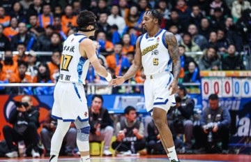 hth-CBA第一阶段排名！上海广厦争第一，山东杀进前4，辽篮下滑太严重