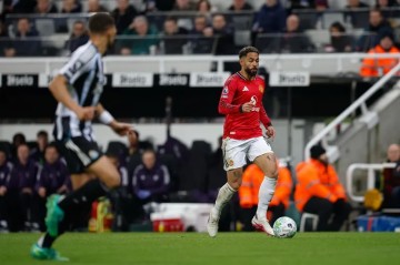 库尼亚本场数据：3射1正，4次过人，1次关键传球，5次被犯规