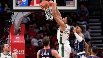 连胜被终结却诠释虽败犹荣 新秀中锋成火箭惊喜